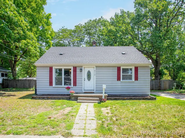 2112 Johanna Ave SW, Wyoming, MI 49509