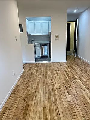 3rd image of 222 E 75th St APT 3C