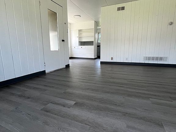 3rd image of 826 Buena Vista Blvd