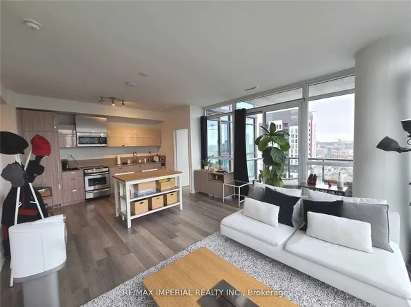 290 Adelaide St W, Toronto, ON