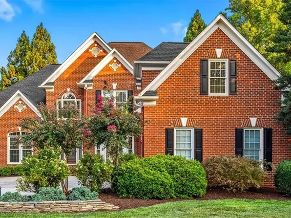 1901 Rosevilla Ln, Greensboro, NC 27455