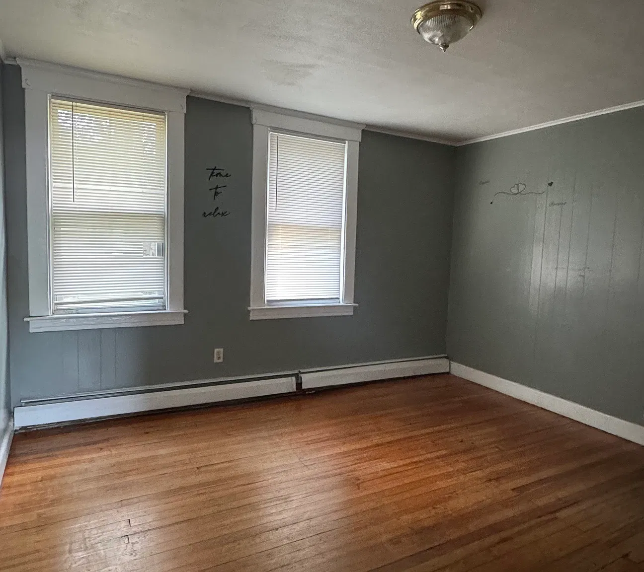 2 bed, 1.0 bath, 2476 sqft, $1,550 — Photo 2