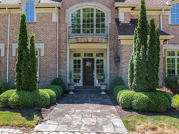 3rd image of 322 Bishopsbridge Dr
