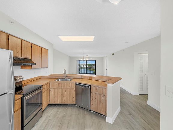 5th image of 2205 S Cypress Bend Drive #702