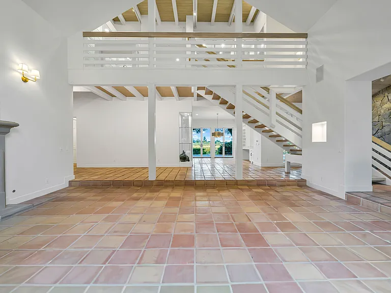 1041 Las Amigas Rd — Photo 4