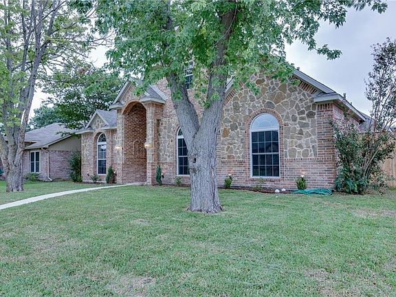 4th image of 8014 Lake Bend Dr
