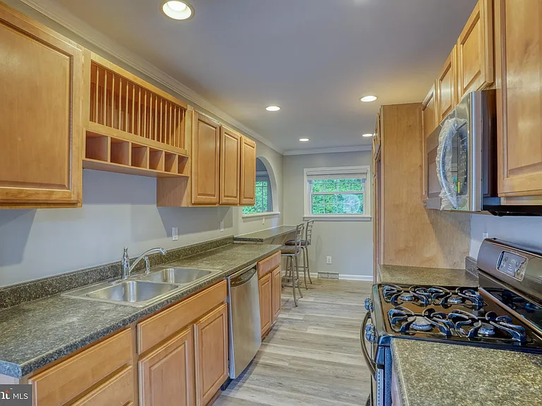 124 Hilldale Ct — Photo 22