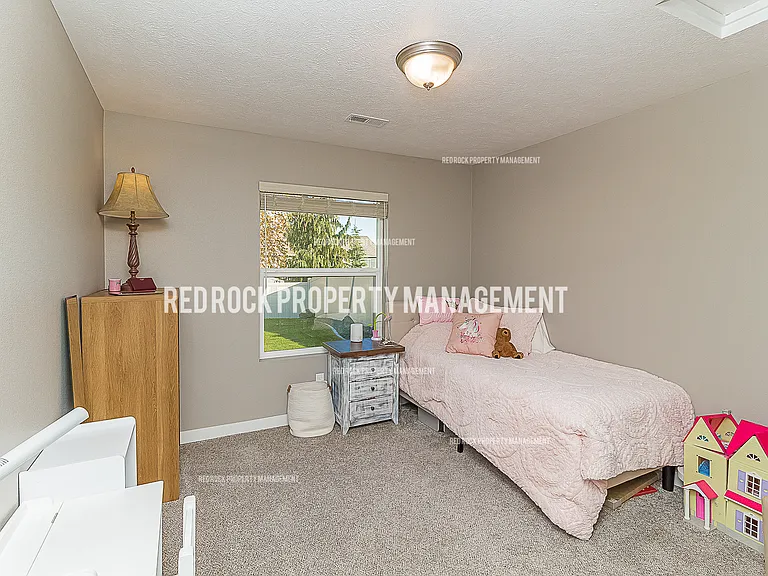 18431 E Selkirk Estates Rd — Photo 18