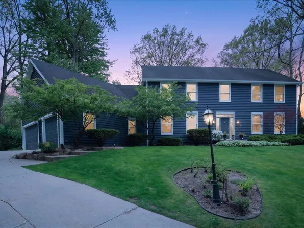 17652 Village Trace Ct, Granger, IN 46530
