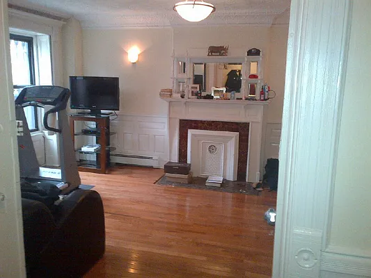 Rented by Flateau Realty | media 26