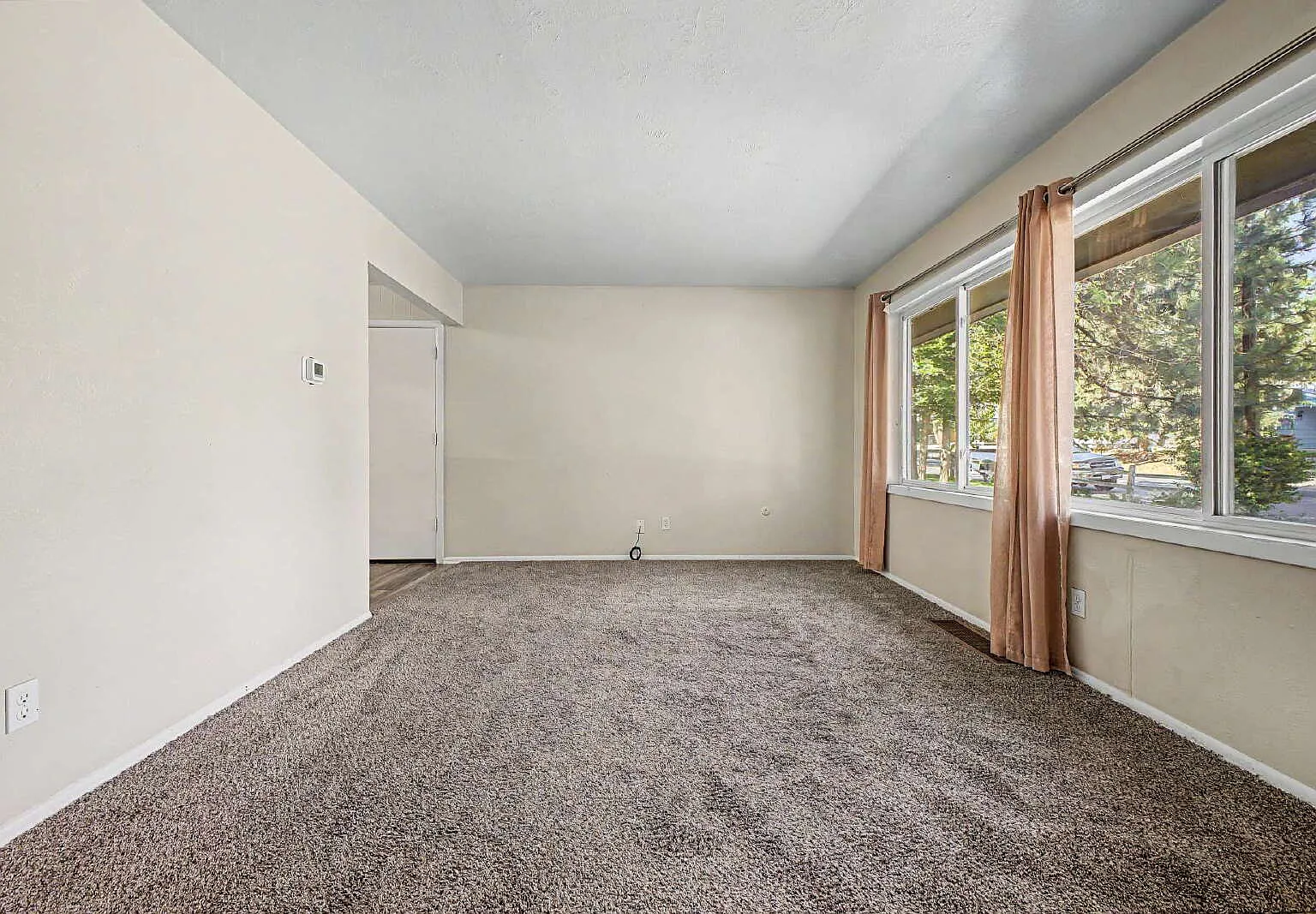 2 bed, 1.0 bath, 816 sqft, $2,200 — Photo 4