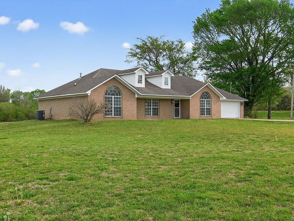 1st image of 2 Green Meadows Dr