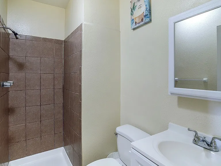 West Adams Studio Apartments — Photo 19