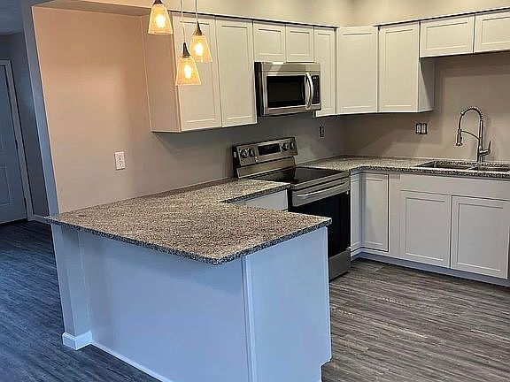 4th image of 303 1st St