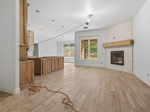 4th image of 469 N Gayle Rd