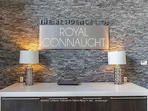 3rd image of 118 King St E #621