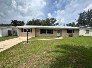 5745 13th St, Zephyrhills, FL 33542