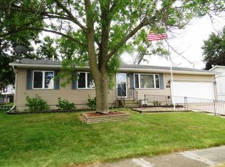 249 Meadowbrook Ln, Waterloo, IA 50701