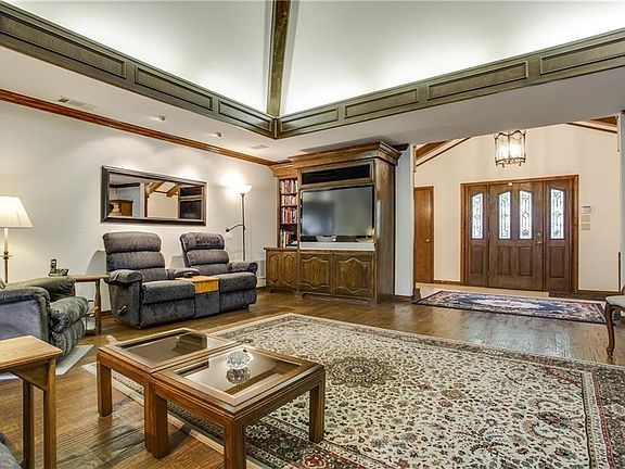 4th image of 6637 Meadowcreek Dr