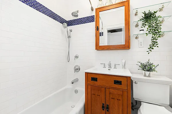 Sold by Compass | media 21