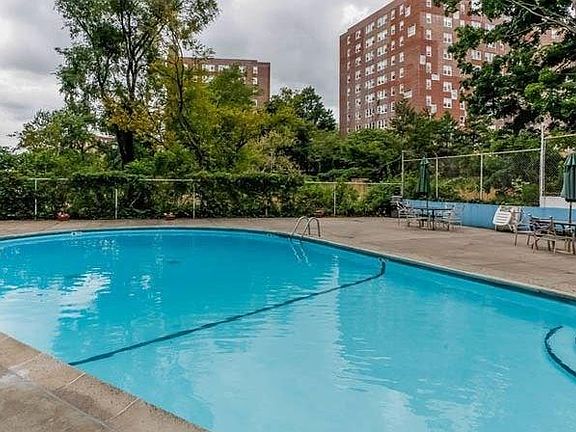 3rd image of 609 Kappock St APT 1B