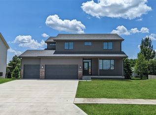 14528 N Valley Dr, Urbandale, IA 50323