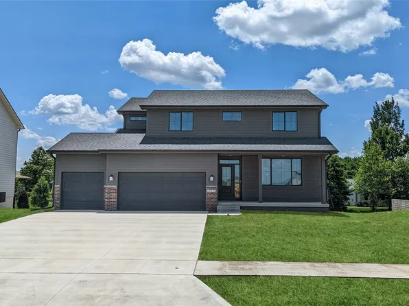 14528 N Valley Dr, Urbandale, IA 50323
