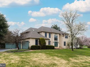 14 W Periwinkle Ln, Newark, DE 19711