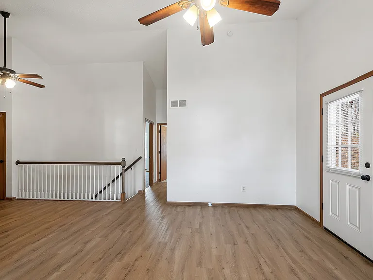 ReNew Edwardsville Apartment Collection — Photo 7