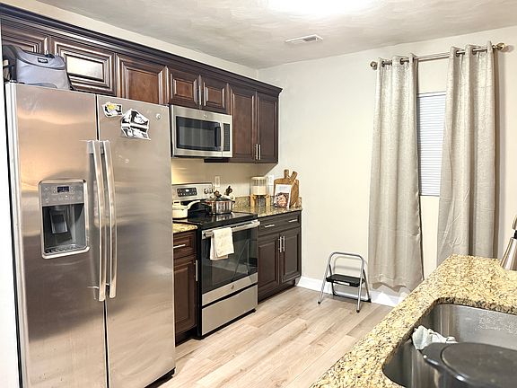 4th image of 946 Avenue H