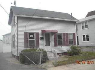 160 Kenyon Ave, Pawtucket, RI 02861