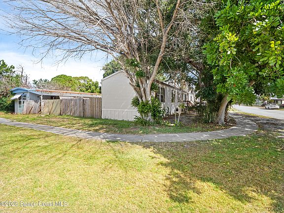 4th image of 2587 Chatham Way NE