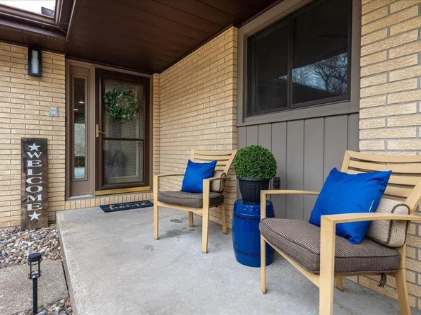 12315 Kingston Way, Dubuque, IA 52001