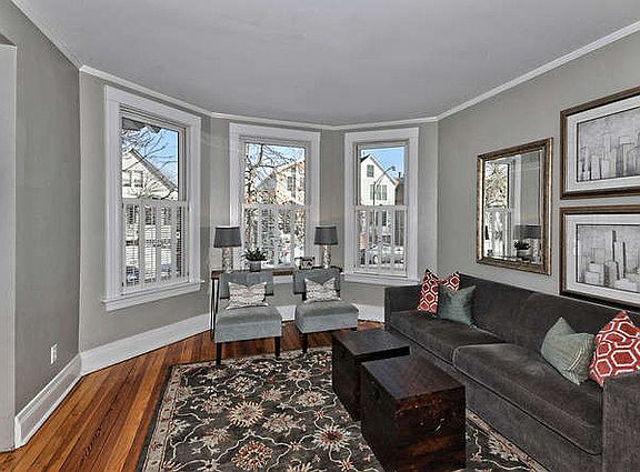 3rd image of 2137 W Belle Plaine Ave