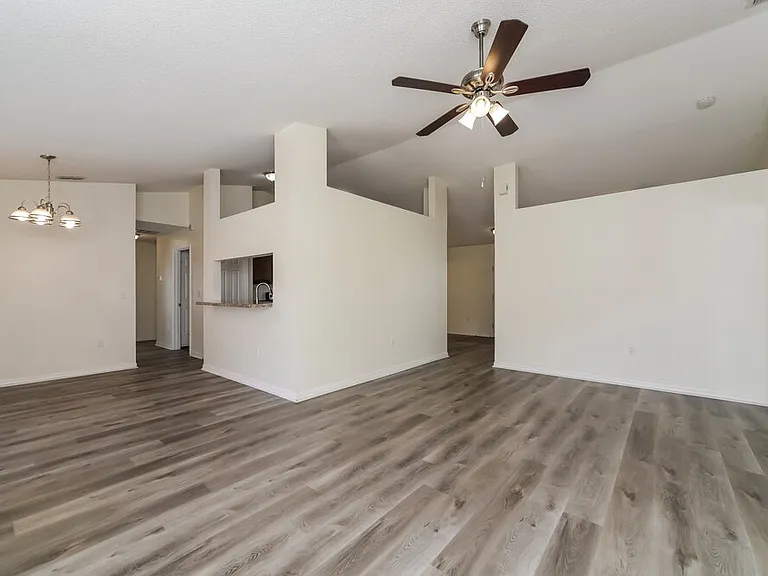 7172 Summit Dr — Photo 8