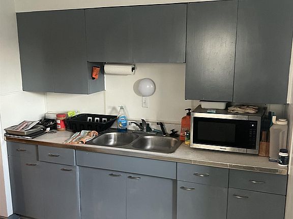 4th image of 609 E 6th St