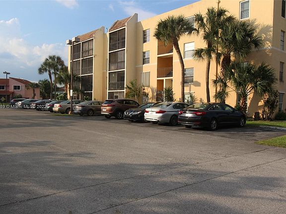 3rd image of 8005 Lake Dr APT 212