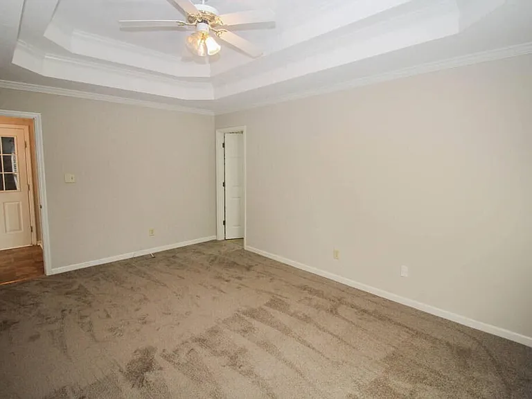 246 Farmington Dr W — Photo 20