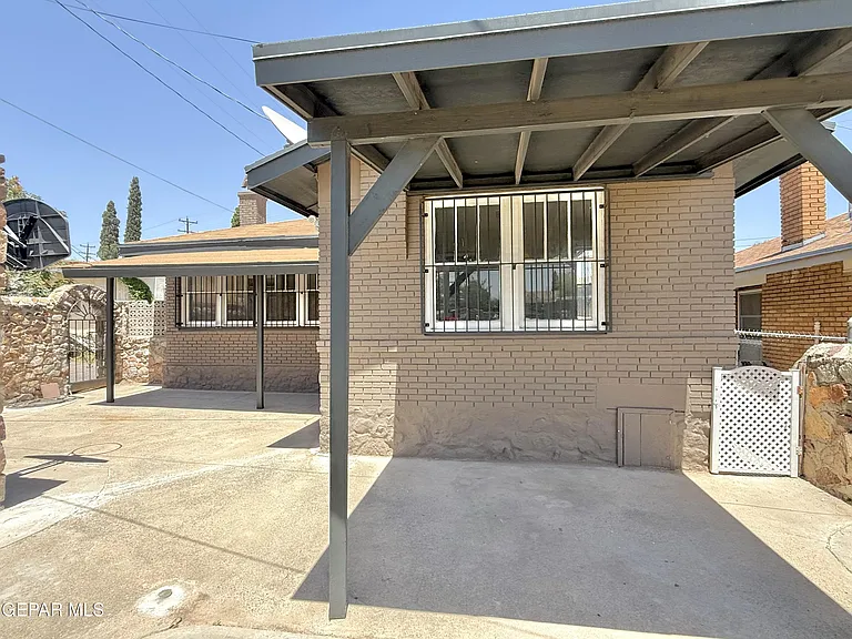 1709 N Stevens St — Photo 22