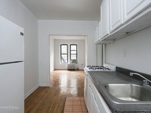 3rd image of 177 Thompson St APT 14