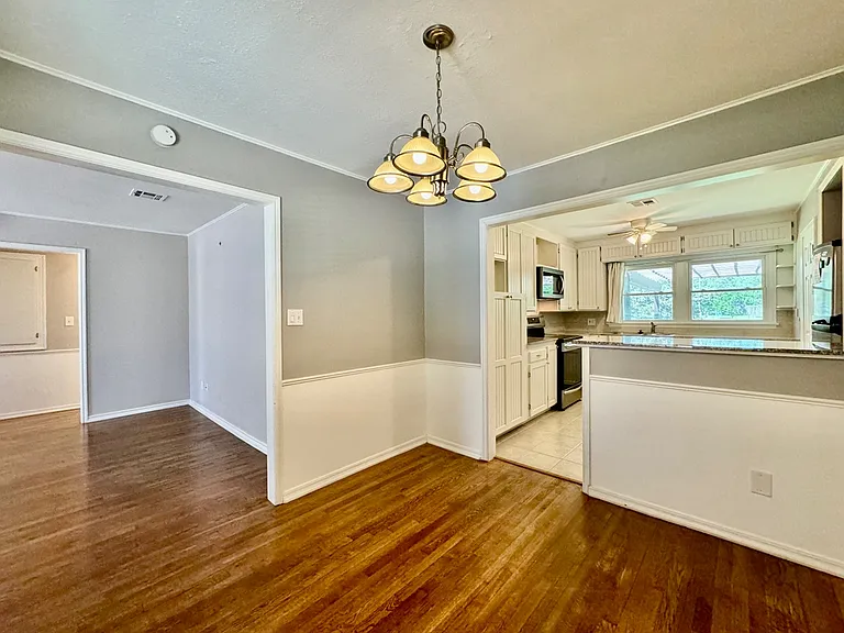 9519 Stratford Dr — Photo 5
