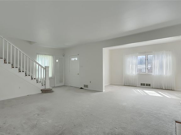3rd image of 406 W Lincoln Ave