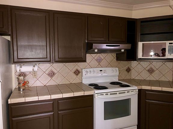 4th image of 601 Saint James Dr APT 15