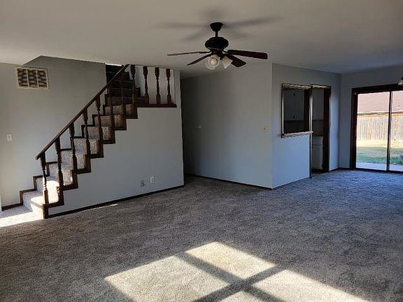 4th image of 909 E Bradley Ave