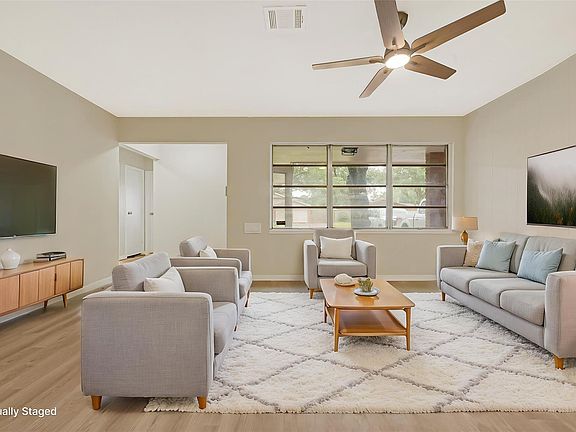 3rd image of 914 Peach Spring Drive