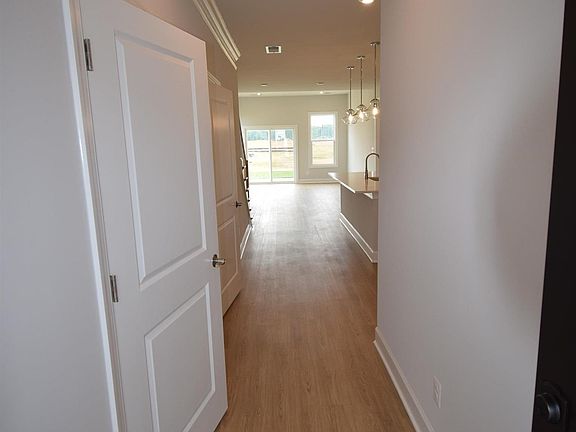 4th image of 129 Crabapple Ln