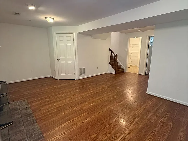 1554 Beverly Ct — Photo 44