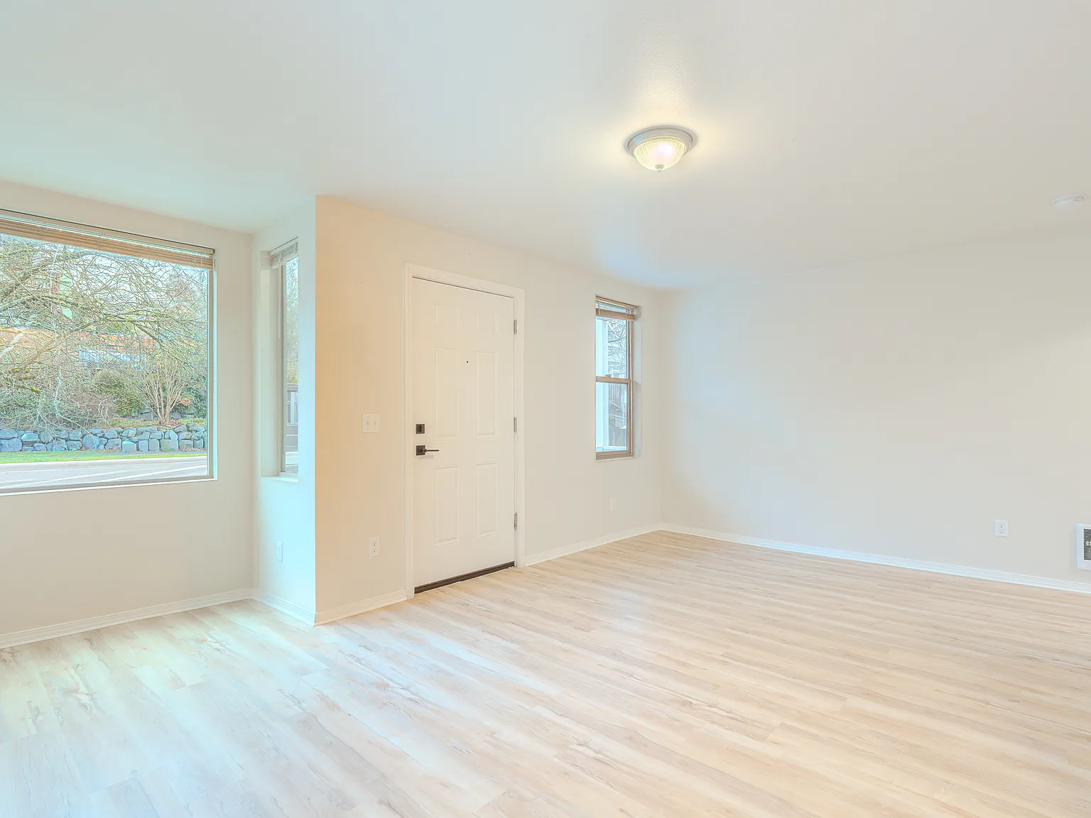 2 bed, 1100 sqft, $2,770 — Photo 3
