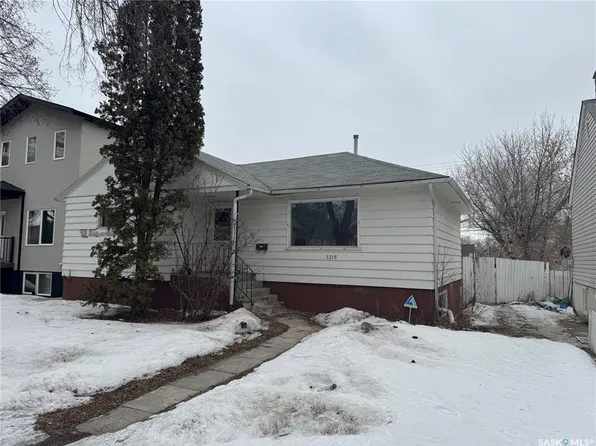 1318 B AVENUE N, Saskatoon, SK S7L 1G5
