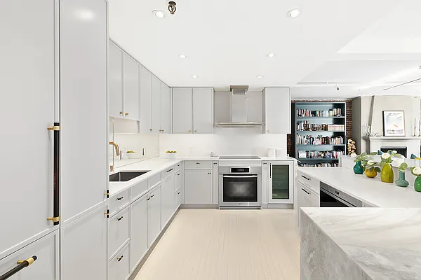 Sold by The SIMPLE Real Estate Co | media 3